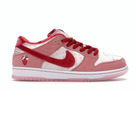 NIKE SB DUNK LOW Strangelove Skateboards